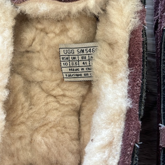 Maroon hug slippers, size 10 used condition - Picture 2 of 4